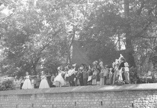 16 juin 57, Royan, fête annuelle au collège (ballet) / Visuel : D.R.