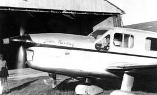 Un monomoteur Caudron ”Simoun” baptisé Jean Mermoz / coll. C. Soulard