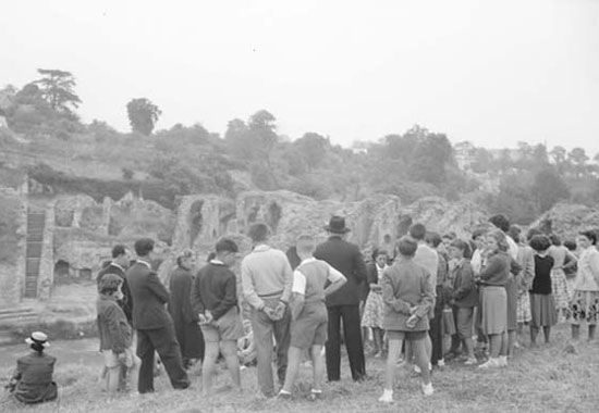 29 mai 52, excursion du collège aux arènes de Saintes / Visuel : D.R.