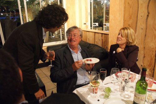 Didier Quentin, Député-Maire de Royan et son épouse Marie-Pierre parmi leurs hôtes. / Visuel : D.R.