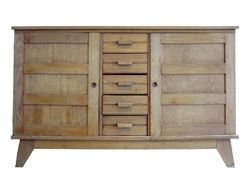 René Gabriel, buffet rectangulaire en chêne naturel, Circa 1945. / Visuel : D.R.