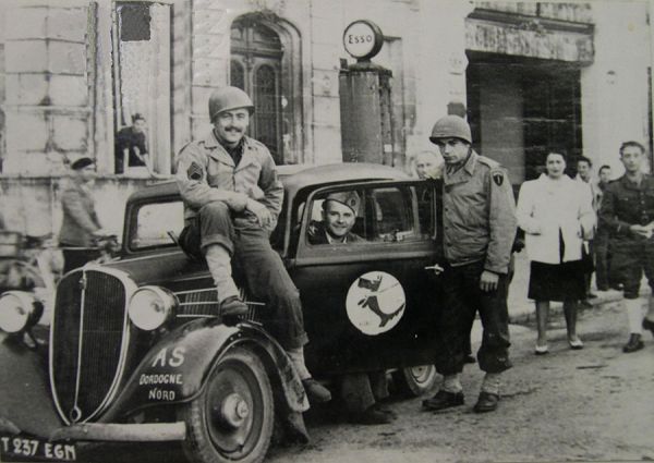Des hommes de la Brigade RAC, issue de l'Armée Secrète de Dordogne nord. / coll. E. Renoux