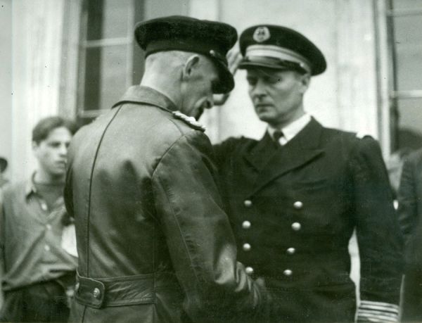 En mai 1945, l'amiral Schirlitz et l'amiral Hubert Meyer. / Coll.privée DR