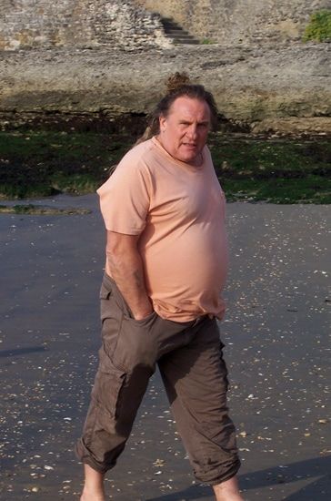 Fin de tournage pour Gérard Depardieu sur la plage de Nauzan. / Visuel : D.R.