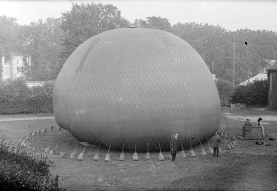 Gonflement de la montgolfière / Visuel : D.R.