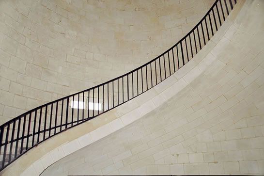 Grand escalier suspendu / Visuel : D.R.
