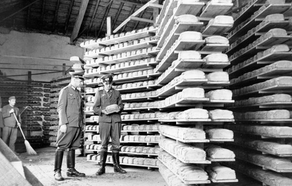 Il faut savoir garer ses miches. / Coll. E Renoux