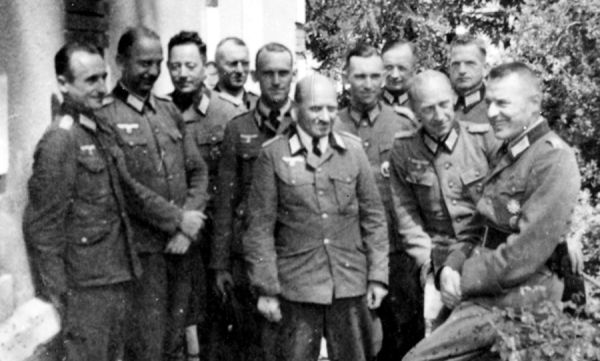 L'état-major du colonel Pohlman. / Coll. E. Renoux