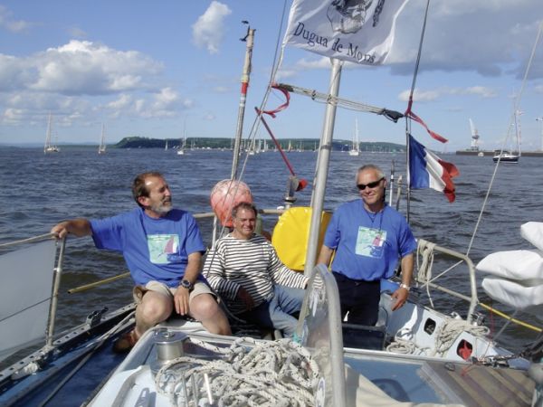 L'équipage sur son 31 est tout sourire. / cliché P.L. Bouchet