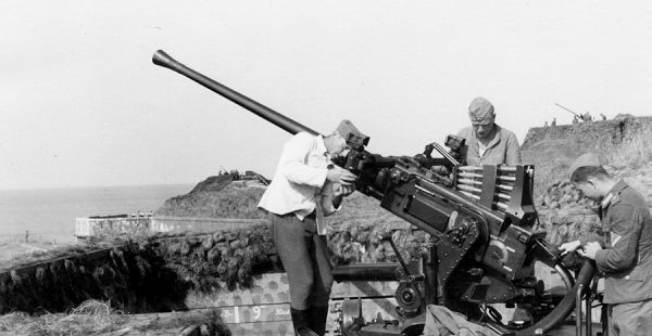 La flak (défense anti-aérienne) au Fort du Chay (GI 25). / Coll. E. Renoux