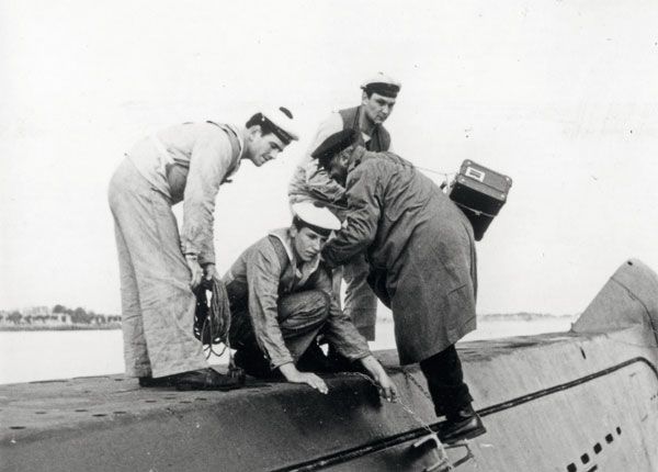 Le pilote Nelson Bétizeau embarque sur un sous-marin. / Visuel : D.R.
