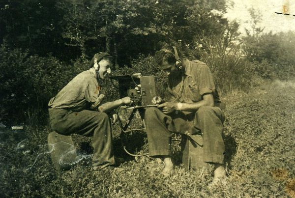 Les agents de transmission du groupement Demorny. / Coll. J. Perruchon