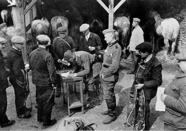 Les réquisitions continuent. / Coll. E. Renoux