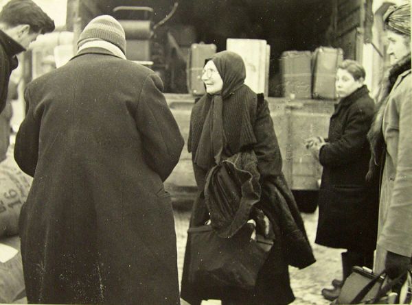 Les réfugiés en gare de Saujon. / Coll. privée DR