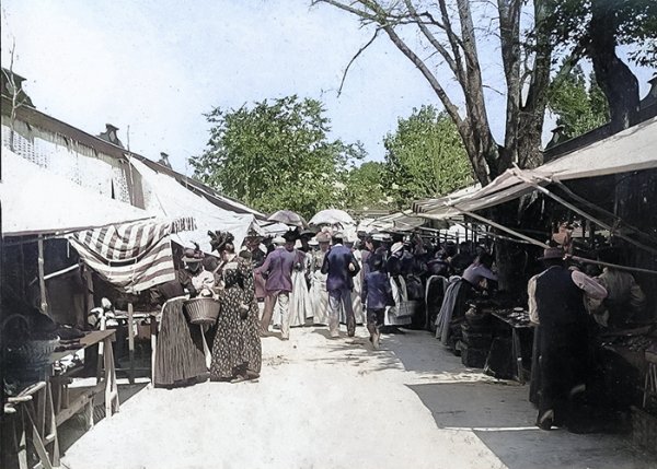 Marché en plein vent / coll. M. Sicard