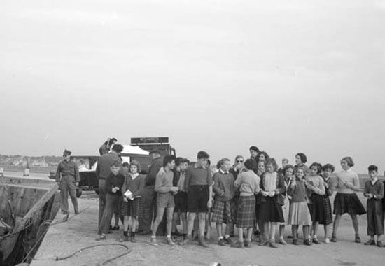 Octobre 53, Royan, élèves de 5è au port / Visuel : D.R.
