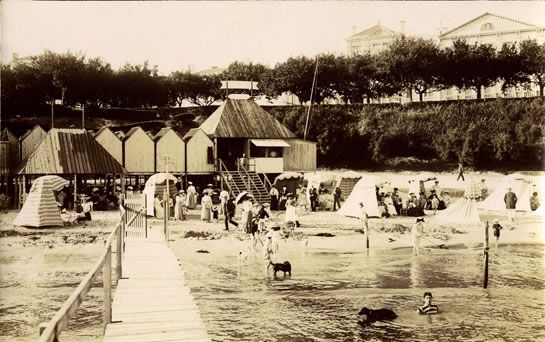 Royan, les cabines de bains à Foncillon en 1900 / Collection Jacques Daniel