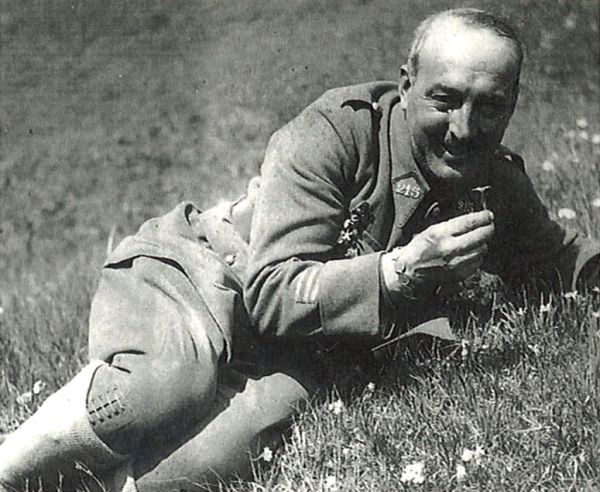 Samuel Besançon pendant la drôle de guerre sur le front des Alpes. / Coll. Besançon