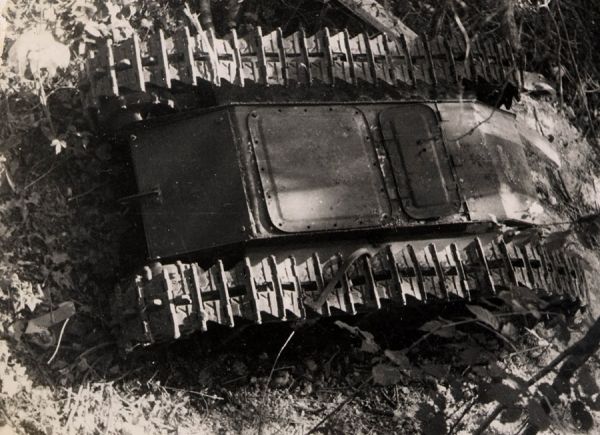 Un Goliath, char télécommandé bourré d'explosifs. / Coll. E. Renoux