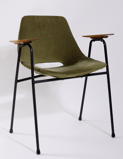 Chaise « tonneau » modèle bridge, structure en contreplaqué moulé recouvert de tissu vert. Piétement en métal laqué noir. 1954, Edition Steiner - fiftease. H : 78, l : 62, P : 46 (cm)