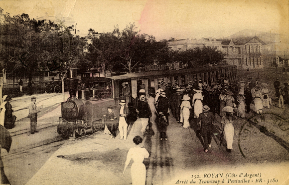 Arret-du-tramway-à-ponctaillac