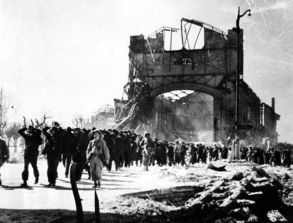 À l'arrière du casino de Royan. / Coll. E. Renoux