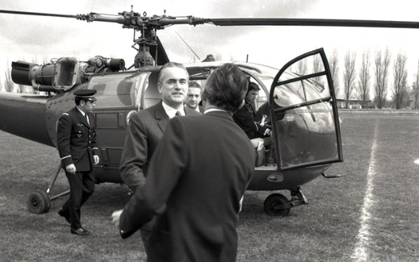 Arrivée du premier ministre Jacques Chaban-Delmas. / cliché studio Bourdier