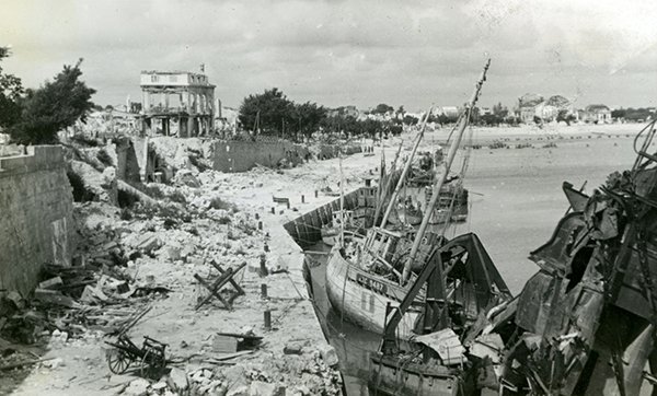 Le port de Royan bombardé. / Photo : Puiraveau
