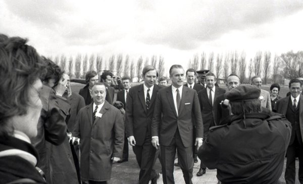 Robert Grossmann, Jacques Chaban-Delmas, le premier ministre et Jean-Noël de Lipkowski, maire de Royan. / Visuel : D.R.