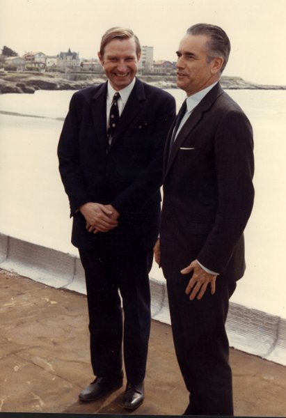 Jacques Chaban-Delmas, Premier ministre et Robert Grossmann, Président fondateur de l'Union des Jeunes pour le Progrès (UJP). / coll. Roger Genty