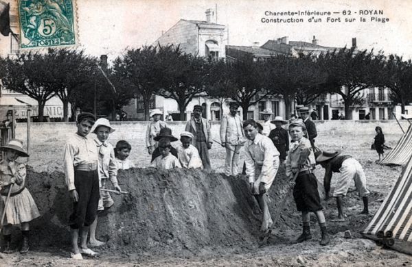 Construction d'un fort sur la plage / Visuel : D.R.