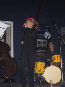 Deptra Jazz & Sacha
Sacha Mars : Chant
Michel Boudjema : Piano
Carl Schlosser : Saxophone & Flûte
Xavier Aubret : Contrebasse
Bertrand Babo : Batterie
/ Visuel : D.R.