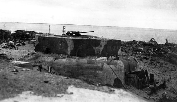 La Grande Côte (GI 12) après l'attaque. / Coll. E. Renoux