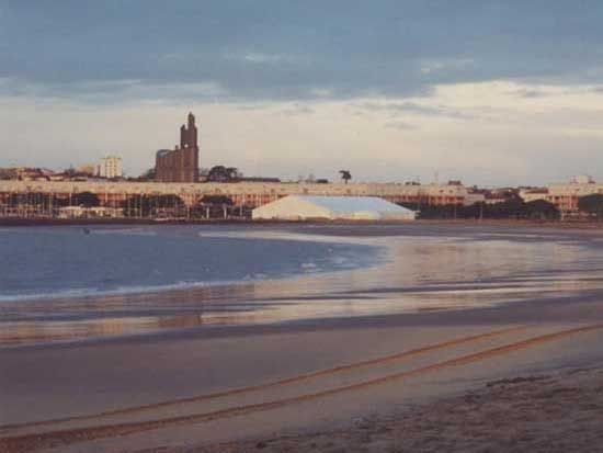 La patinoire vue de la plage / Photo : Marie-Claude Benaouda