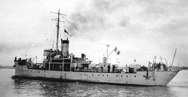 Le croiseur Dubourdiau. / Coll. E. Renoux