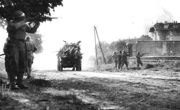 Les combats à l'entrée de Royan. / Coll. E. Renoux
