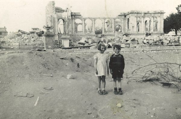 Les enfants royannais grandiront dans une ville nouvelle. / Coll. A. Roy
