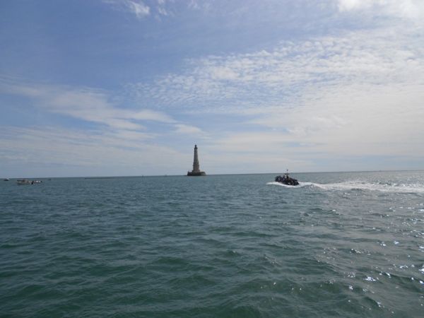 Les premiers à s'élancer vers le phare. / Cl. mabr