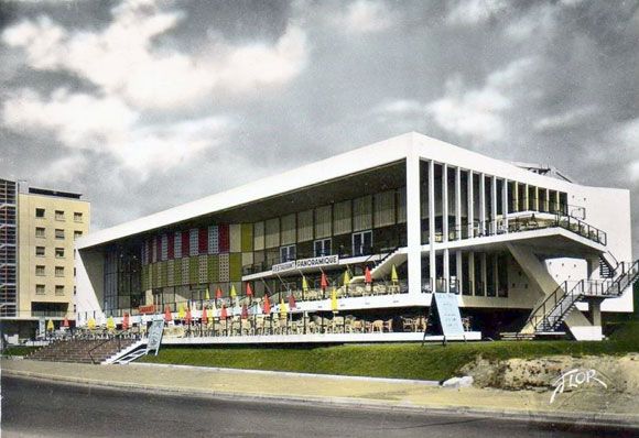 Le Square Kennedy à l'arrière du Palais des Congrès / Coll. G. Moine