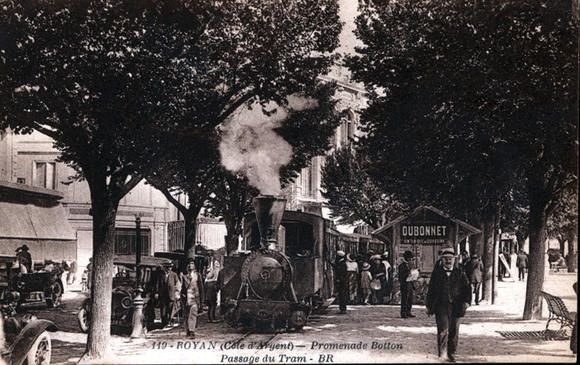 Les voyageurs pour : le Port, Foncillon, le Fort du Chay et Pontaillac en voiture, S'il vous plaît. (Bruit de la cloche). / Visuel : D.R.