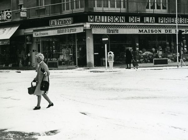 Royan, devant la Maison de la Presse - Sam. 11 Fév. 1978, 11 H / Photo : Yves Delmas