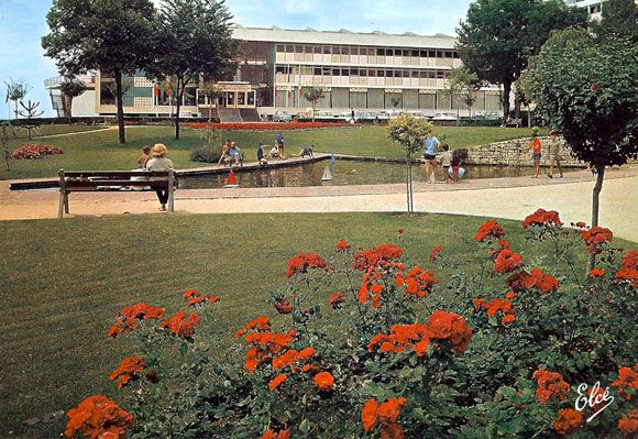 Le Square Kennedy à l'arrière du Palais des Congrès / Coll. G. Moine