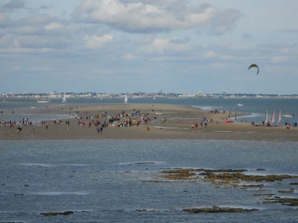 Sur le banc, c'est la fête. / Cl. mabr