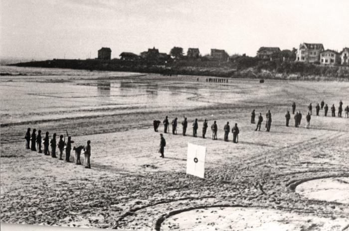 Entraînement de l'armée allemande sur la plage de Pontaillac