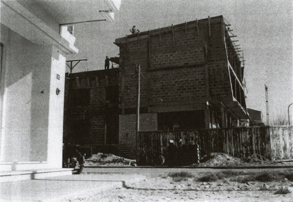 La Perrinière en construction 1955 - coll. Raymond Caubel