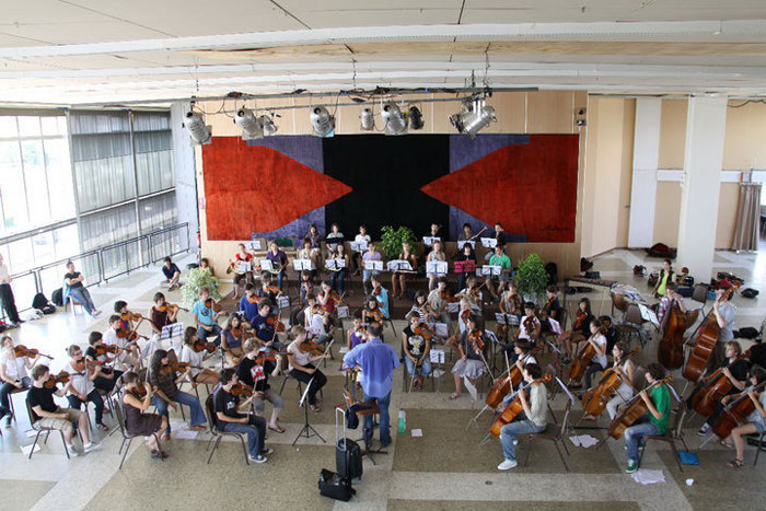 L'orchestre de l'Académie dirigé par François-Xavier Roth