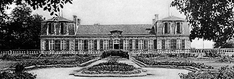 Le Château de Mons. Photo 1939. Coll. J. Daniel. (Reconstruit au XIXe siècle, il s'élève à l'emplacement de l'ancien château où naquit Pierre Dugua de Mons).