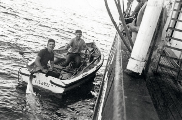 Retour de pêche sur PG1 : aux avirons Mossant et à l'arrière du canot Bessan