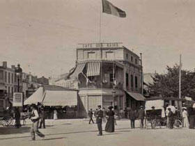 Le Café des bains à Royan au début du XXe