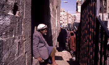 Dans les petites rues du vieux Sanaa, capital du Yémen